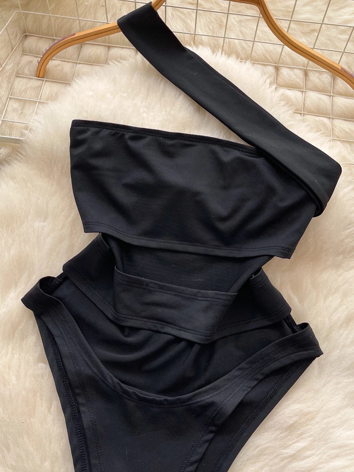 Taking off swimwear BS173 image