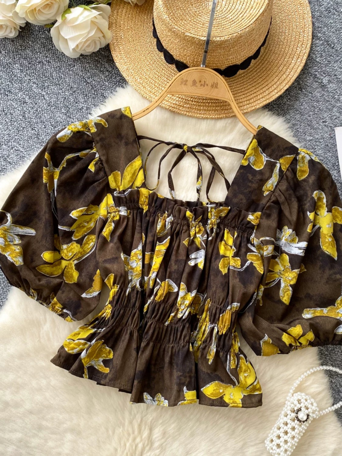 Sneak around top CTO1063 image