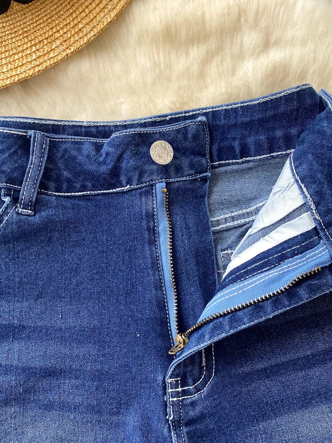 Acting different shorts DS114 image