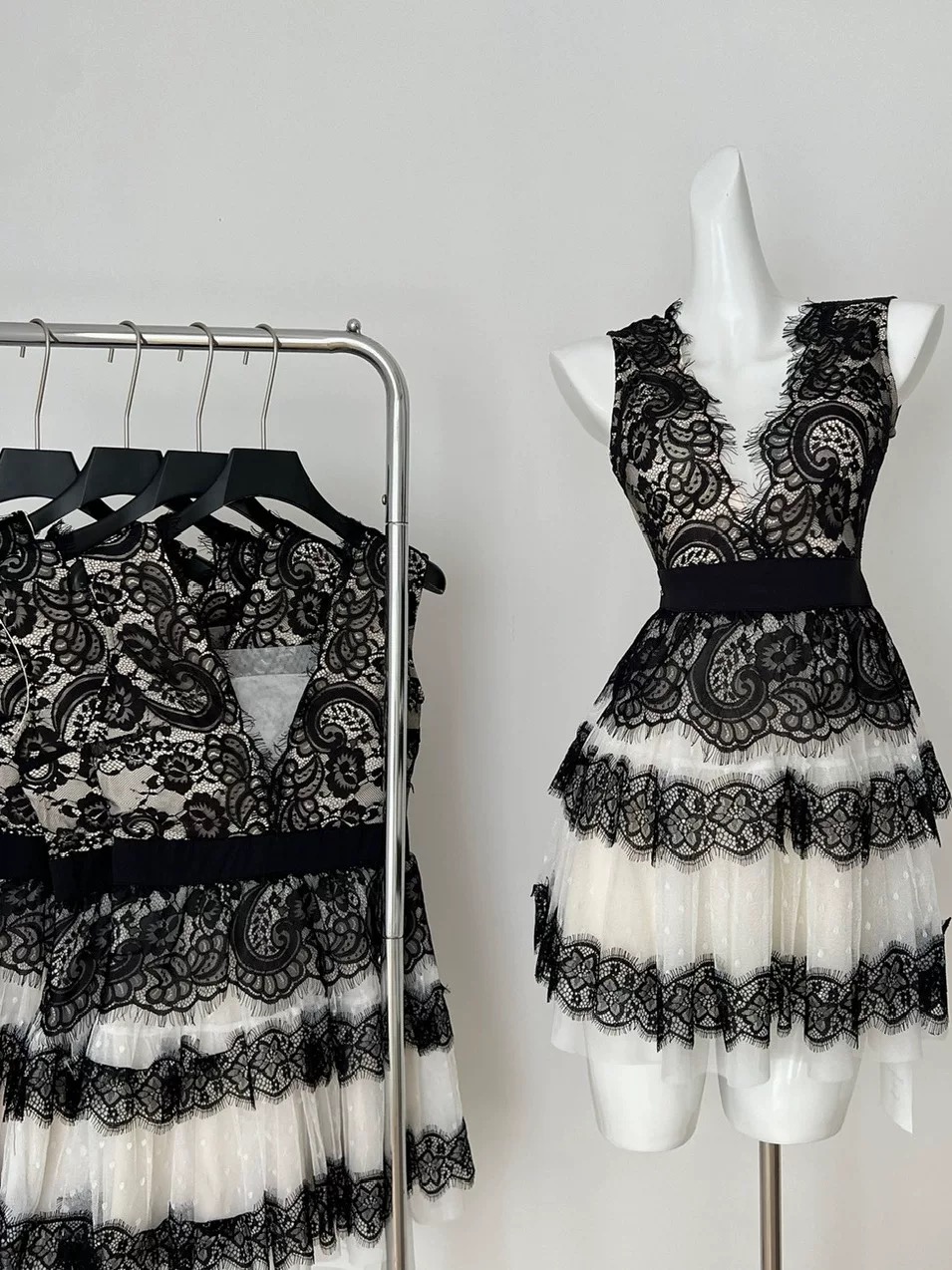 Convo over dinner lace dress CD764 image