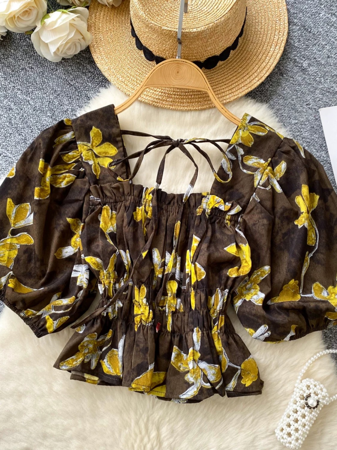 Sneak around top CTO1063 image