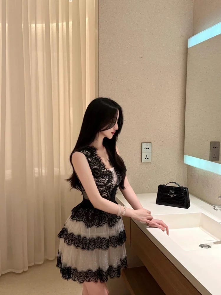 Convo over dinner lace dress CD764 image