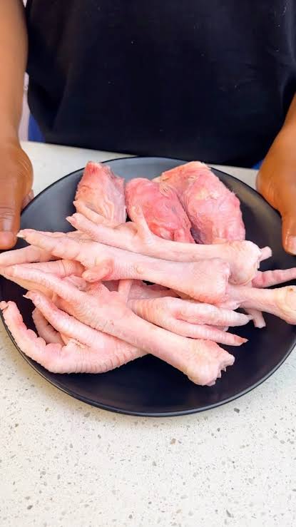 Chicken head&feet image